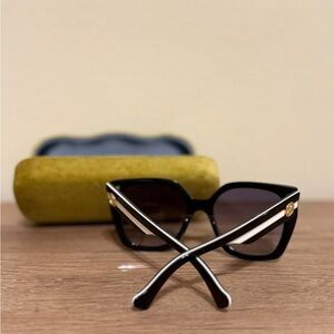 BRAND NEW Gucci Black & White Square Sunglasses